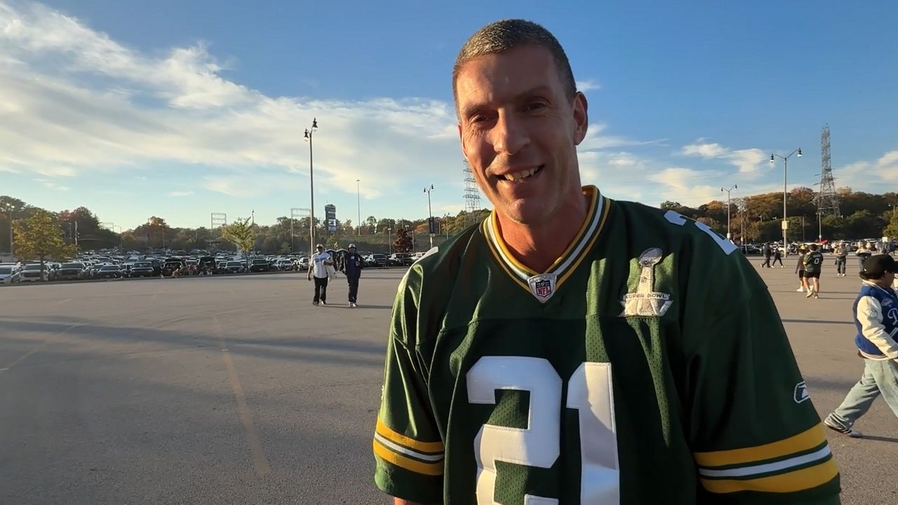 German fan makes Packers-to-Brewers trip for unique Wisconsin sports day