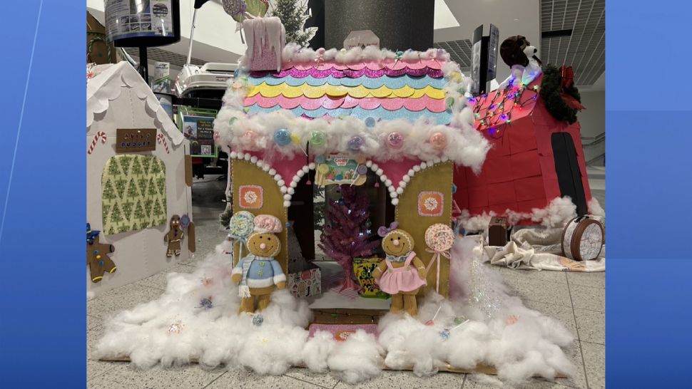 At the GRB main entrance, lies 17 gingerbread houses, each of which stands at about 3-feet tall. There is even a gingerbread Lambeau Field. (Green Bay Austin Straubel International Airport)