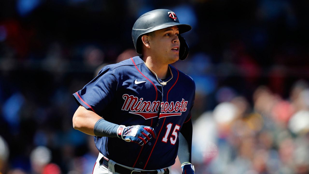 MLB - The Angels acquire 3B Gio Urshela from the Twins in exchange for RHP  Alejandro Hidalgo.