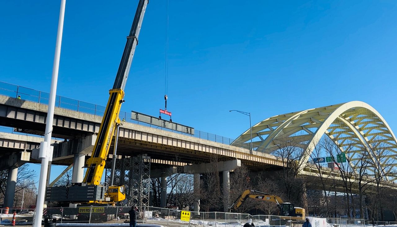 The first of seven girders being installed on the Big Mac Bridge. ((Spectrum News 1/Alese Underwood)