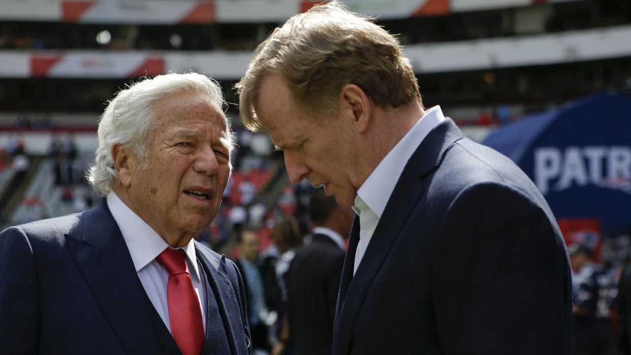 New England Patriots owner Robert Kraft, left, and NFL Commissioner Roger Goodell could be called to testify in the antitrust trial against the league and its 32 teams in Los Angeles. (AP Photo/Rebecca Blackwell, File)