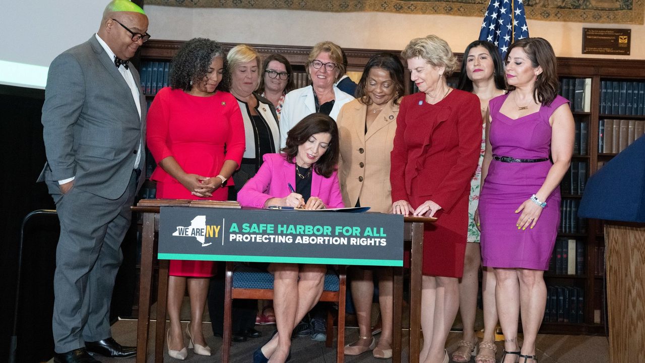 Hochul, pols defend constitutionality of signed abortion law - Vimarsana News