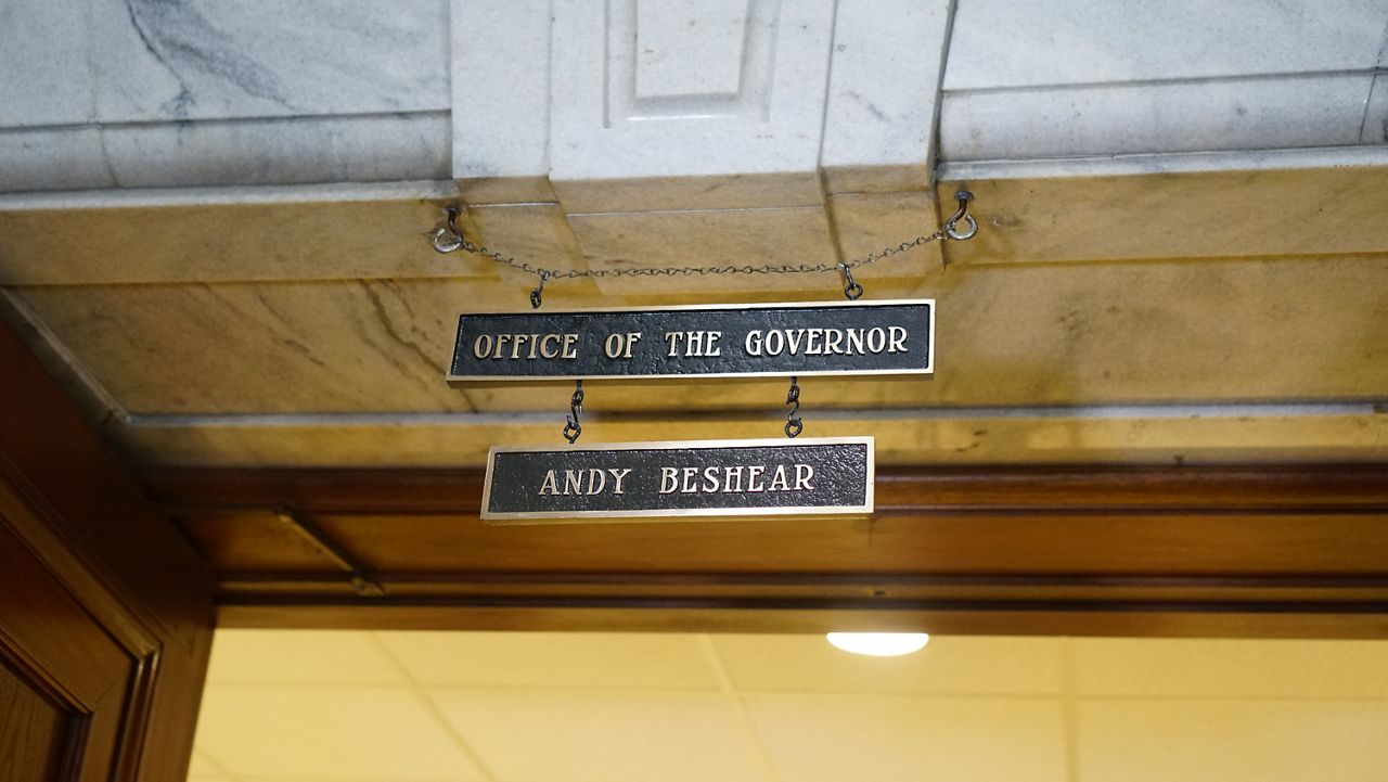 office of the governor sign in frankfort