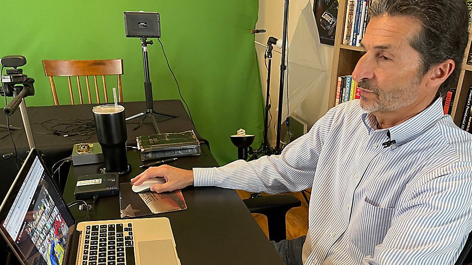 Melbourne pastor closely watching Ukraine situation - Vimarsana News