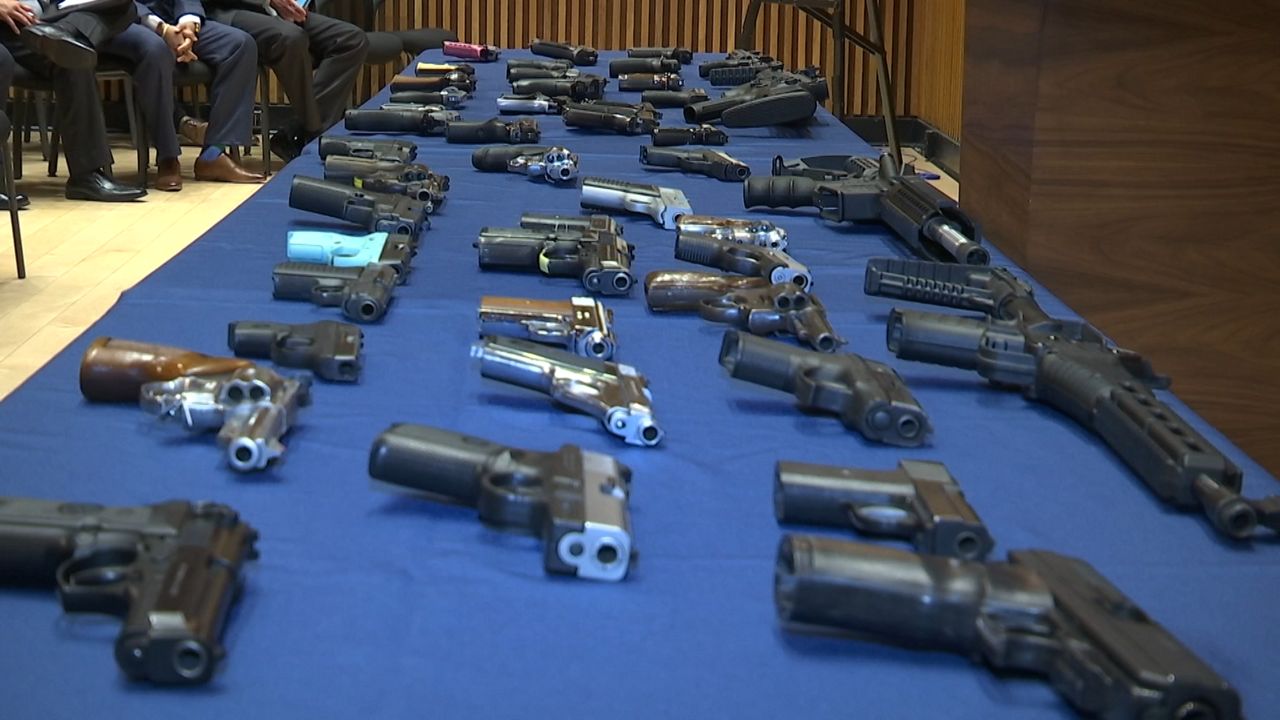 Nypd 11 Arrested In Washington Heights Gun Trafficking Bust