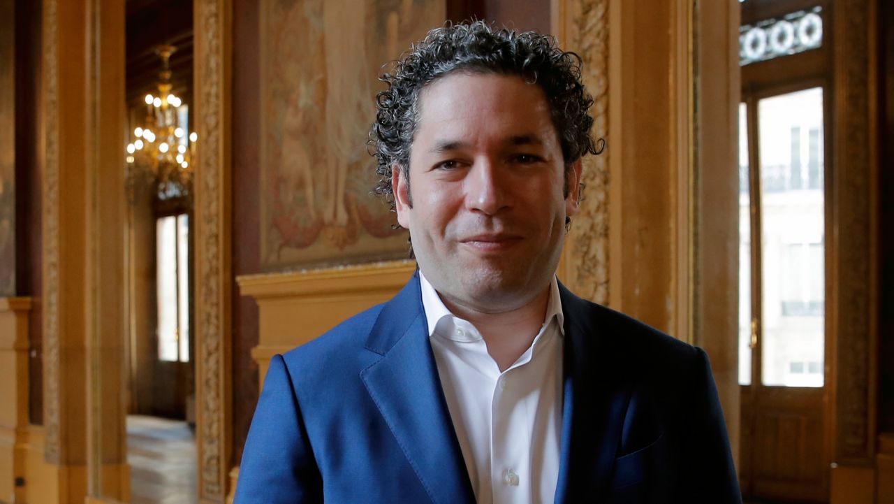 Dudamel wins Grammy for Mahler recording