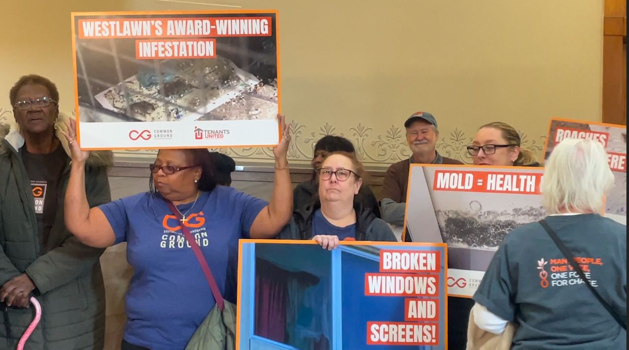 HACM residents demand the board to find new leadership within. (Abbey Taylor/Spectrum News 1)