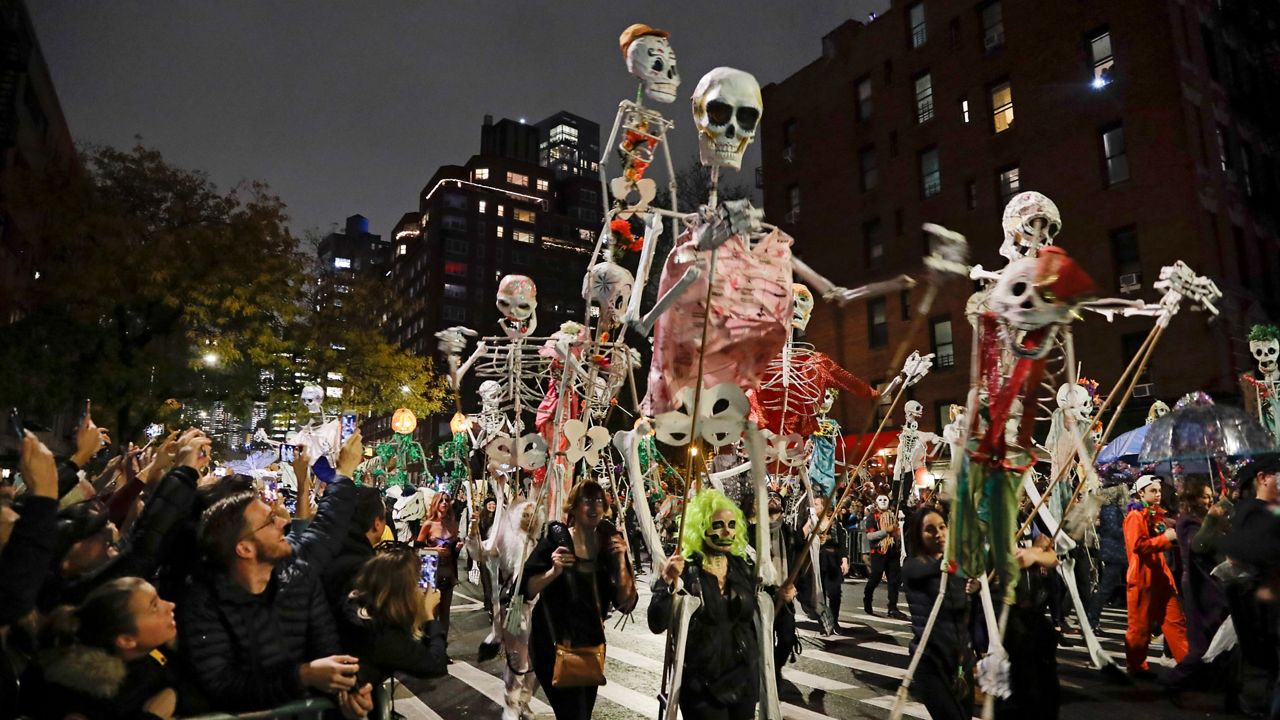 在纽约庆祝万圣节的一些令人毛骨悚然的方式