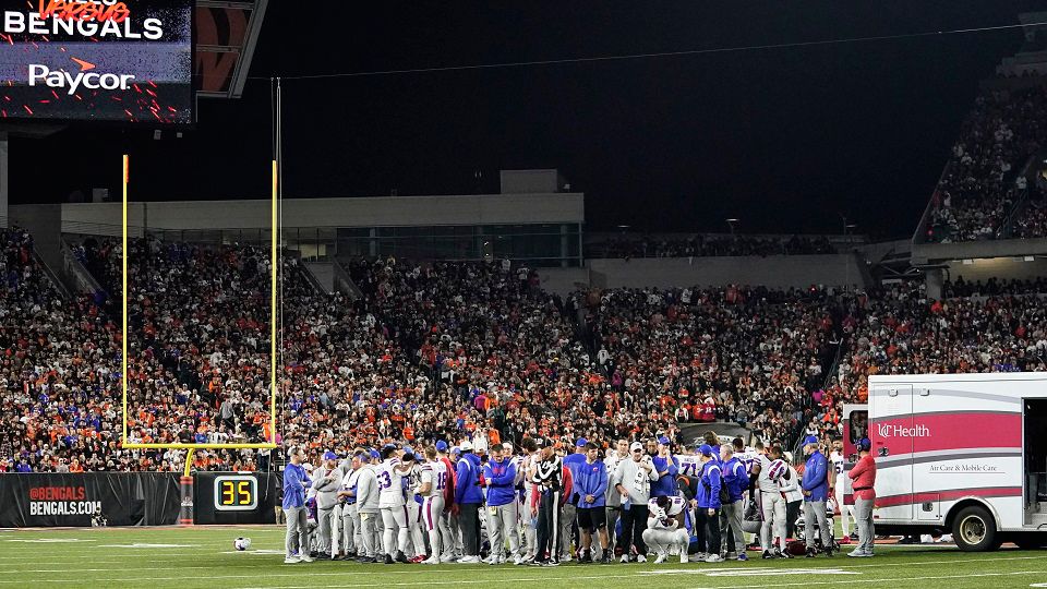 Damar Hamlin attends Bills, Bengals playoff game as safety continues to  recover - ABC News