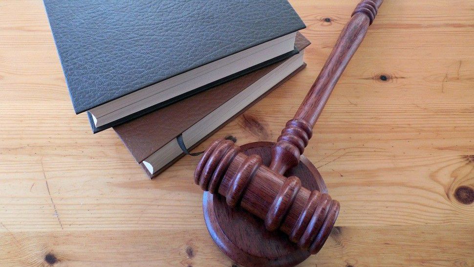 A gavel and legal books appear in this stock image. (Pixabay)