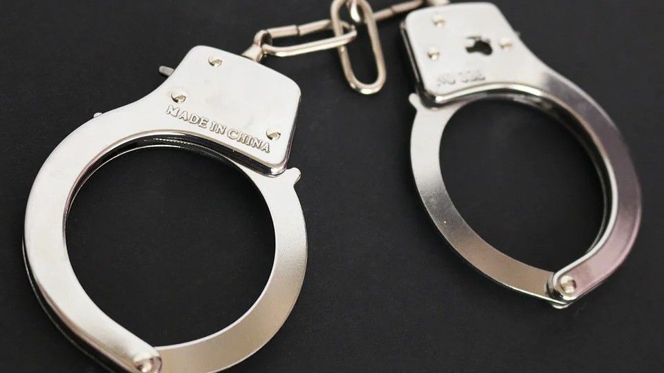 A photo of handcuffs. (Pixabay)