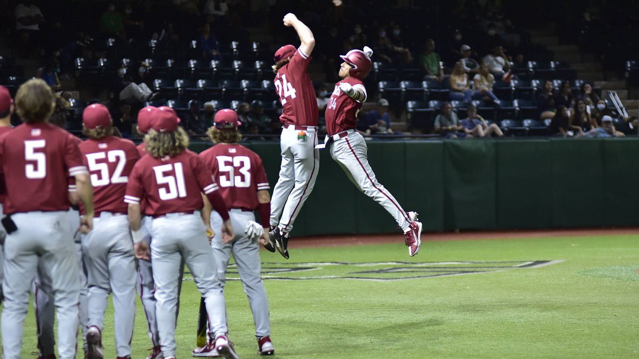 Washington State spoils Rich Hill's Hawaii baseball debut