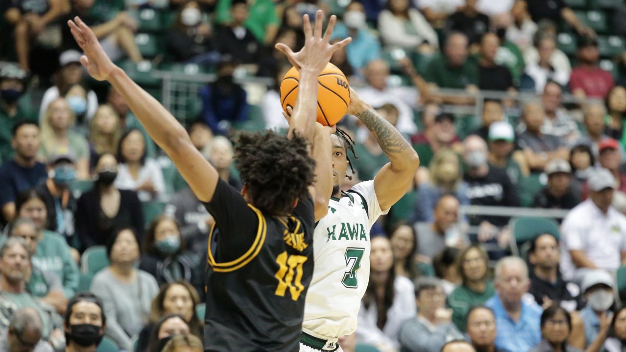 Hawaii point guard JoVon McClanahan, seen against Long Beach State at SimpliFi Arena, scored 13 of his 19 points in the first half at UC Riverside and had the game-clinching free throws with 9.7 seconds left.