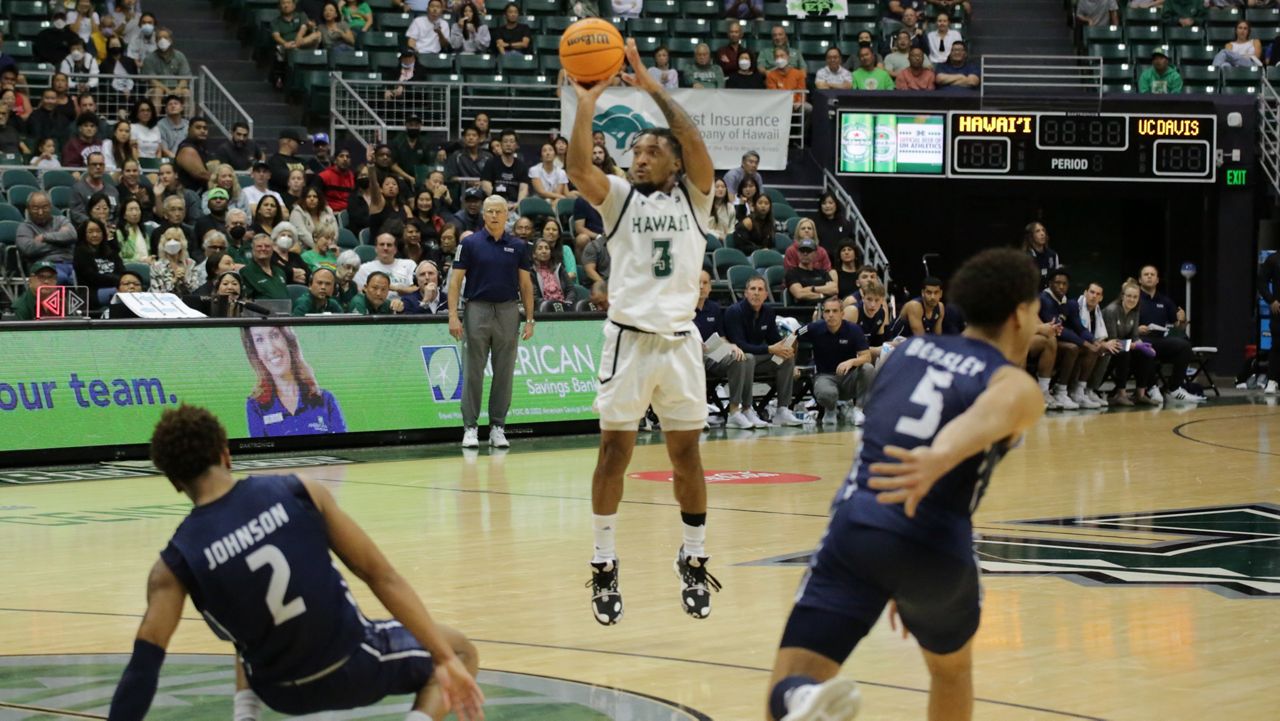 Hawaii men's basketball tops UC Davis in Big West opener