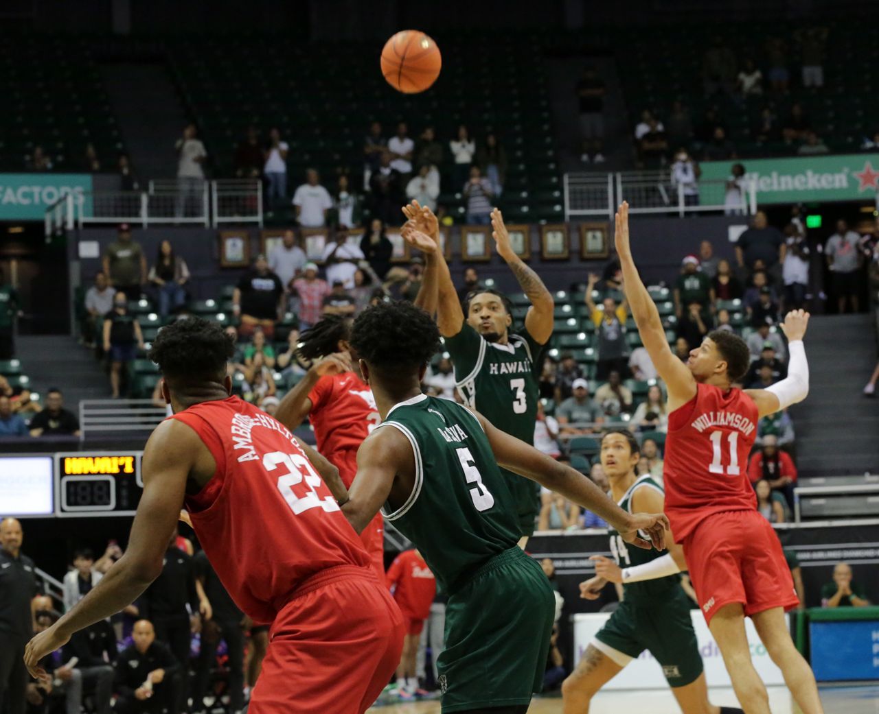 Hawaii edges SMU for first Diamond Head Classic title