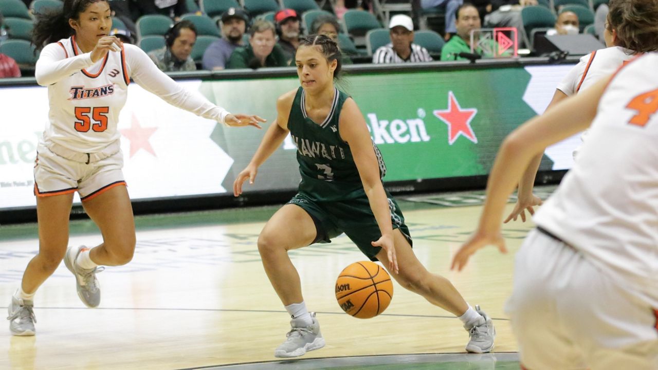 Hawaii point guard Lily Wahinekapu, seen Jan. 7 at the Stan Sheriff Center, led UH to a three-game season sweep of her former team, Cal State Fullerton.