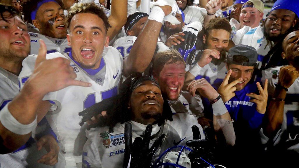 Middle Tennessee players celebrated after beating San Diego State for the 2022 EasyPost Hawaii Bowl, 25-23 on Saturday.