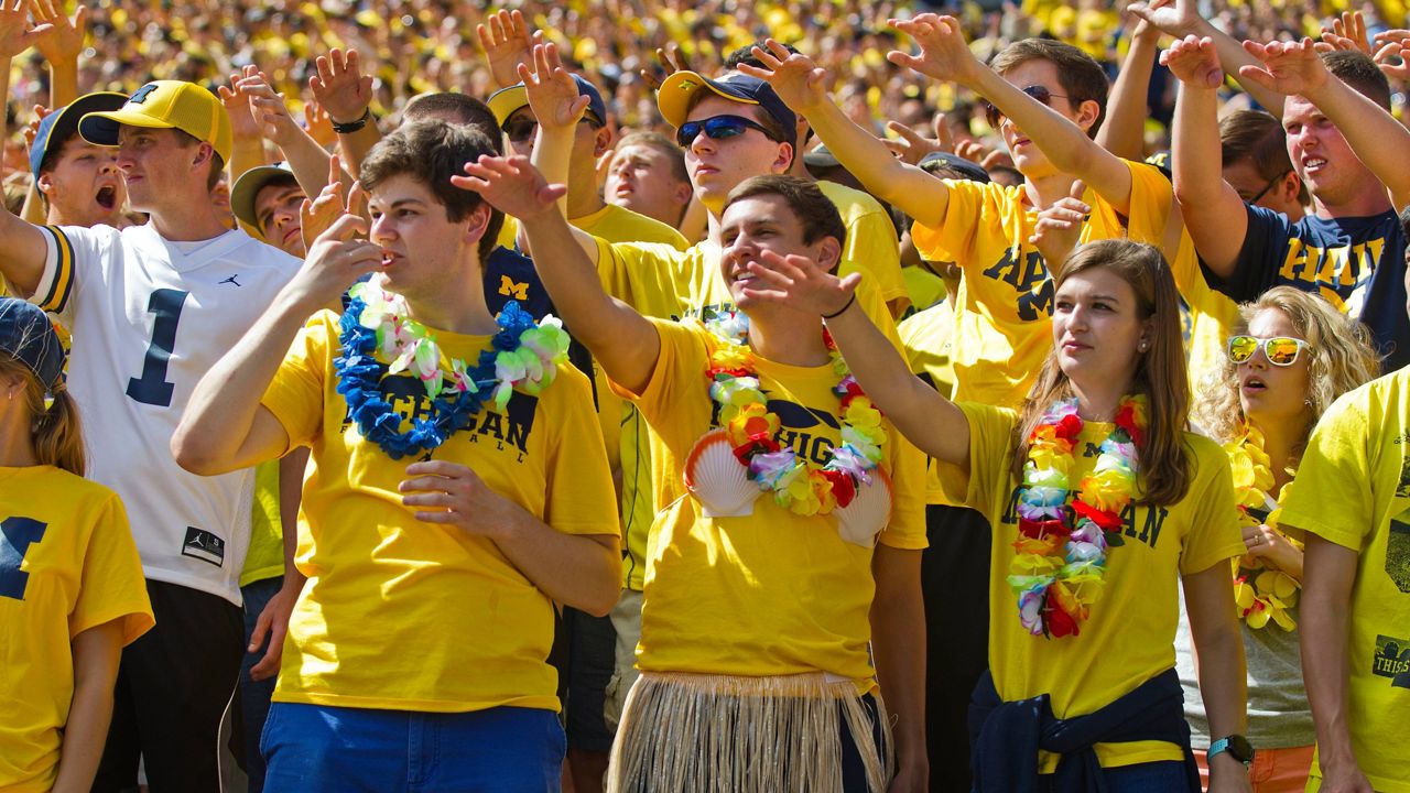 Hawaii Football Team Cranks Up Noise For Michigan