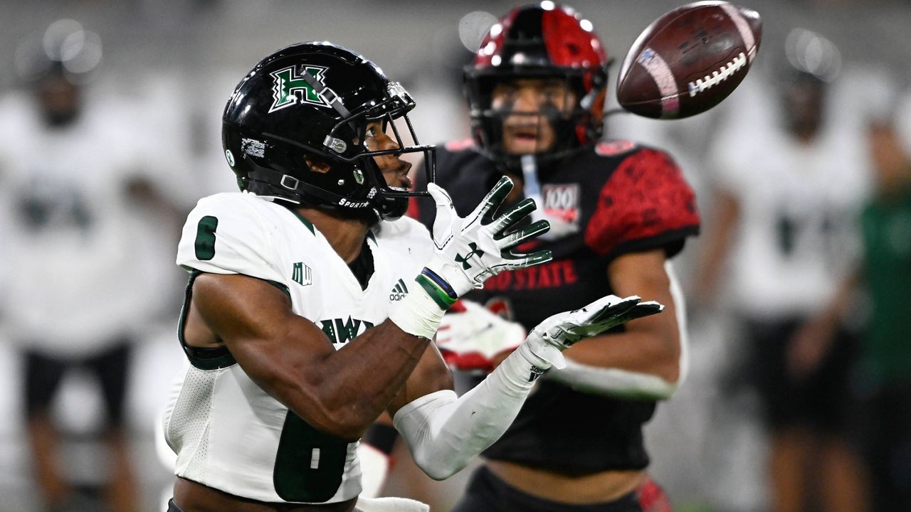 Zion Bowens hauled in a 66-yard catch-and-run touchdown from Brayden Schager in the third quarter of UH's 16-14 loss at San Diego State's Snapdragon Stadium. 