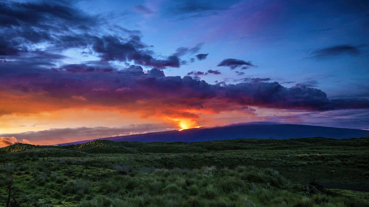 Mauna Loa eruption seen from Saddle Road. (Photo courtesy of NPS/Janice Wei)