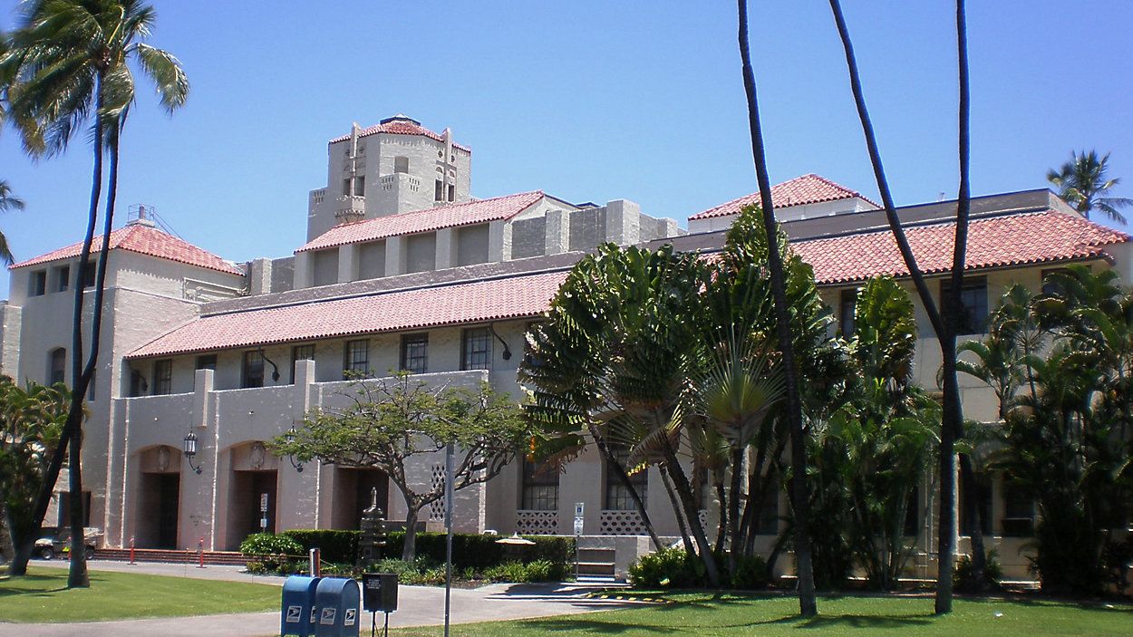 Honolulu Mayor Rick Blangiardi, his cabinet and five members of the Honolulu City Council will be sworn in Thursday at Honolulu Hale. (Wikimedia Commons/Joel Bradshaw)