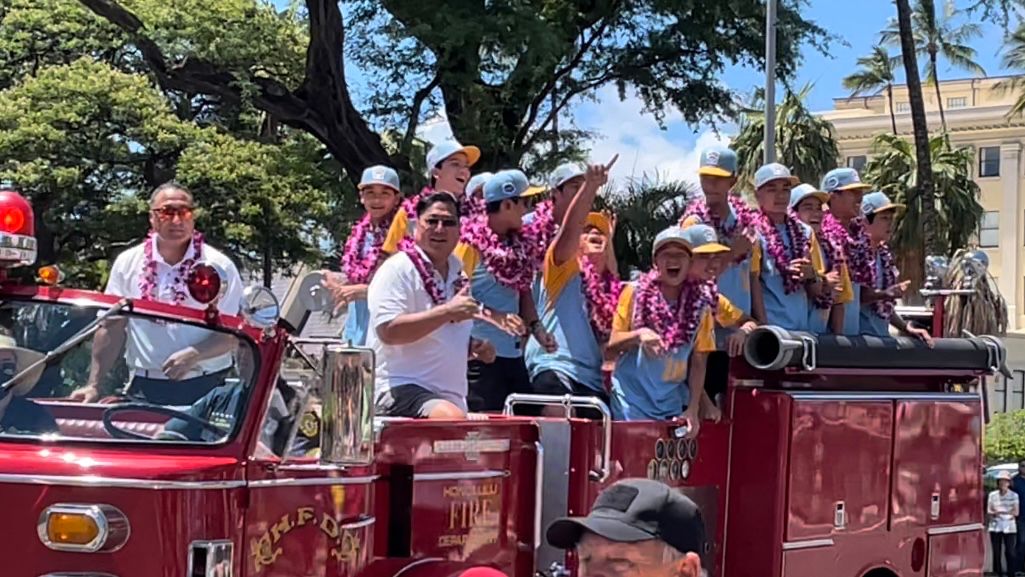 The Honolulu Little League All-Stars pulled up to Honolulu Hale in a red fire engine to cap their victory parade on Thursday.
