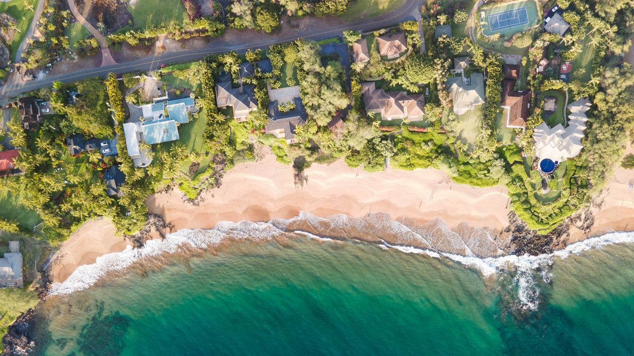 Maui beachfront homes in Wailea. (Courtesy Getty Images/M Swiet Productions)