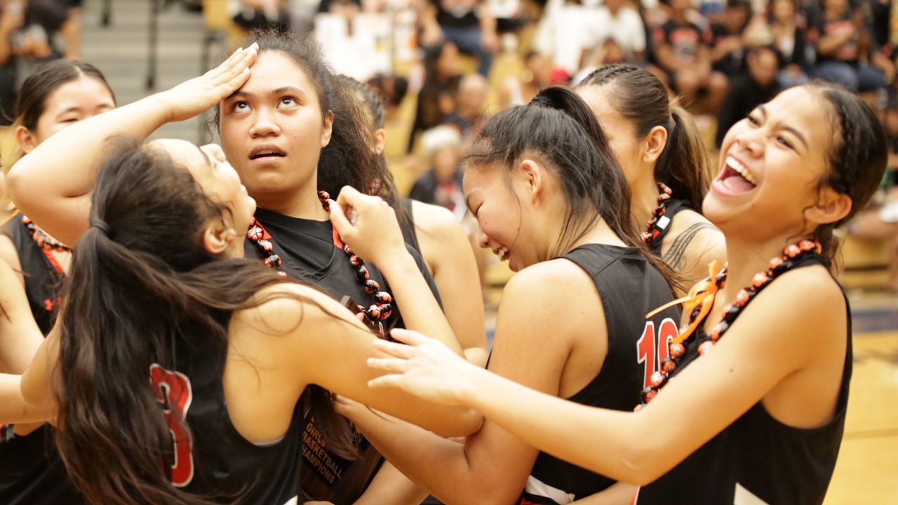 The Campbell girls basketball team celebrated its second straight OIA Division I championship with a six-point win at Moanalua on Wednesday.