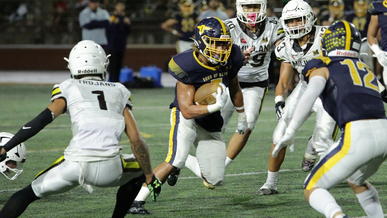 Punahou's Ala'i Williams enjoyed the most dominant performance by a running back in state tournament history with 29 carries for 237 yards and four touchdowns against Mililani on Friday night. (Spectrum News/Brian McInnis)