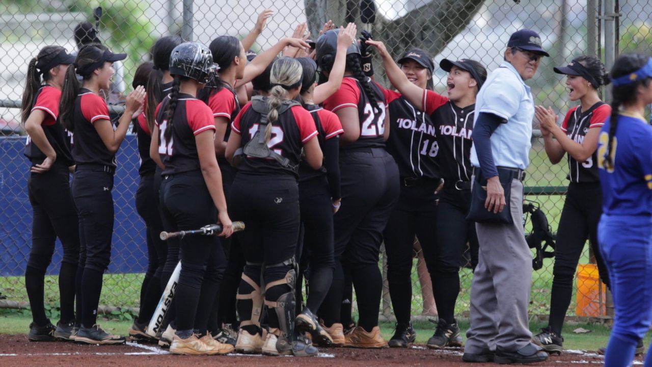 Ex-MLB player Benny Agbayani and his daughters, Aleia and Ailana, are  leading the way for 'Iolani softball