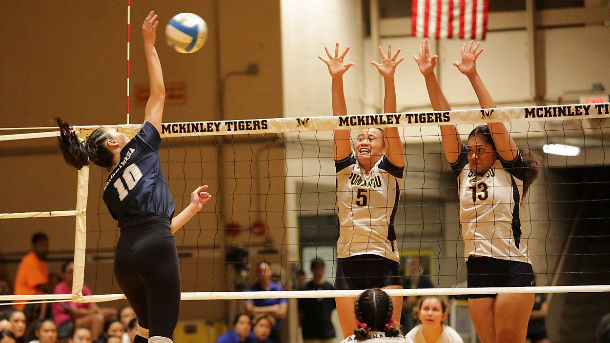 HHSAA Hall of Honor inductee Maela Honma (#10) led Kamehameha-Hawaii earned Big Island Interscholastic Association player of the year recognition as she led Kamehameha-Hawaii to a third place finish in Div. I Girls Volleyball Tournament. (Spectrum News/Brian McInnis)