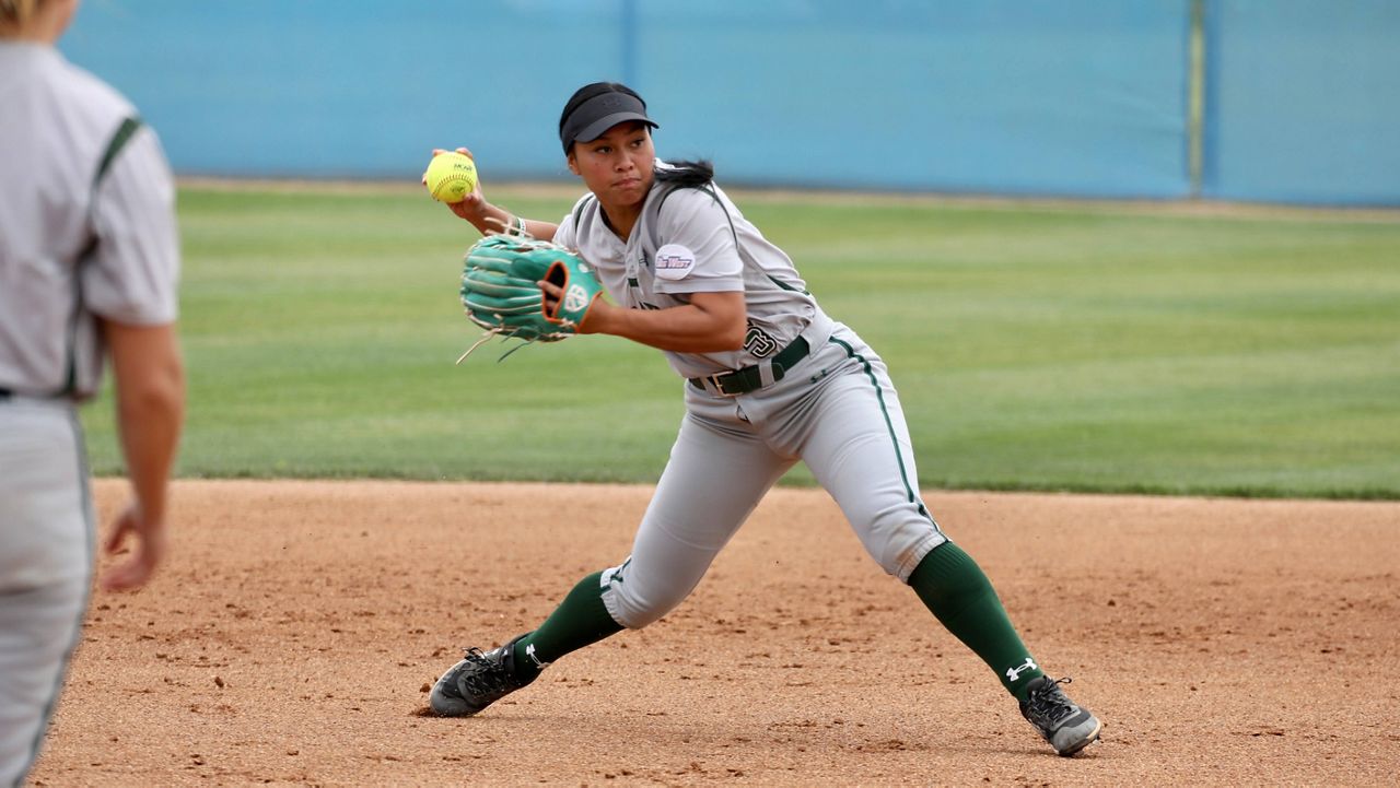 Hawaii softball team opens final series with win at Davis