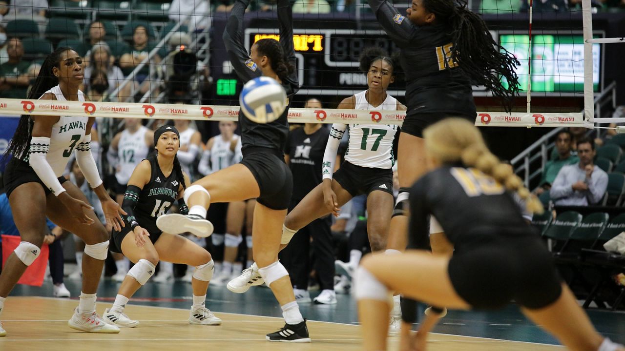 Hawaii freshman Caylen Alexander put down a ball en route to a 15-kill, 0-error night against UC Riverside.