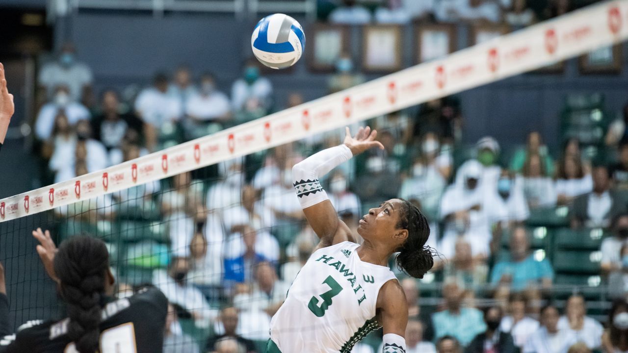 Hawaii middle Amber Igiede, seen against UC Santa Barbara last month, recorded 14 kills in a straight-set win at UC Irvine on Saturday night.