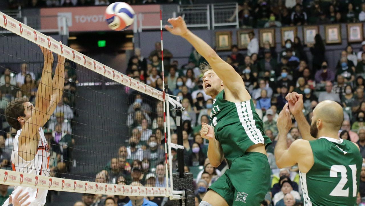 Hawaii setter Jakob Thelle was back to his full self in joining the attack against Pepperdine on Friday night.