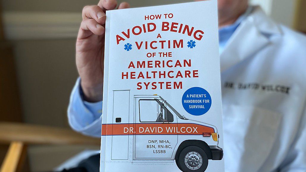 Dokter menulis buku untuk membantu menavigasi sistem perawatan kesehatan