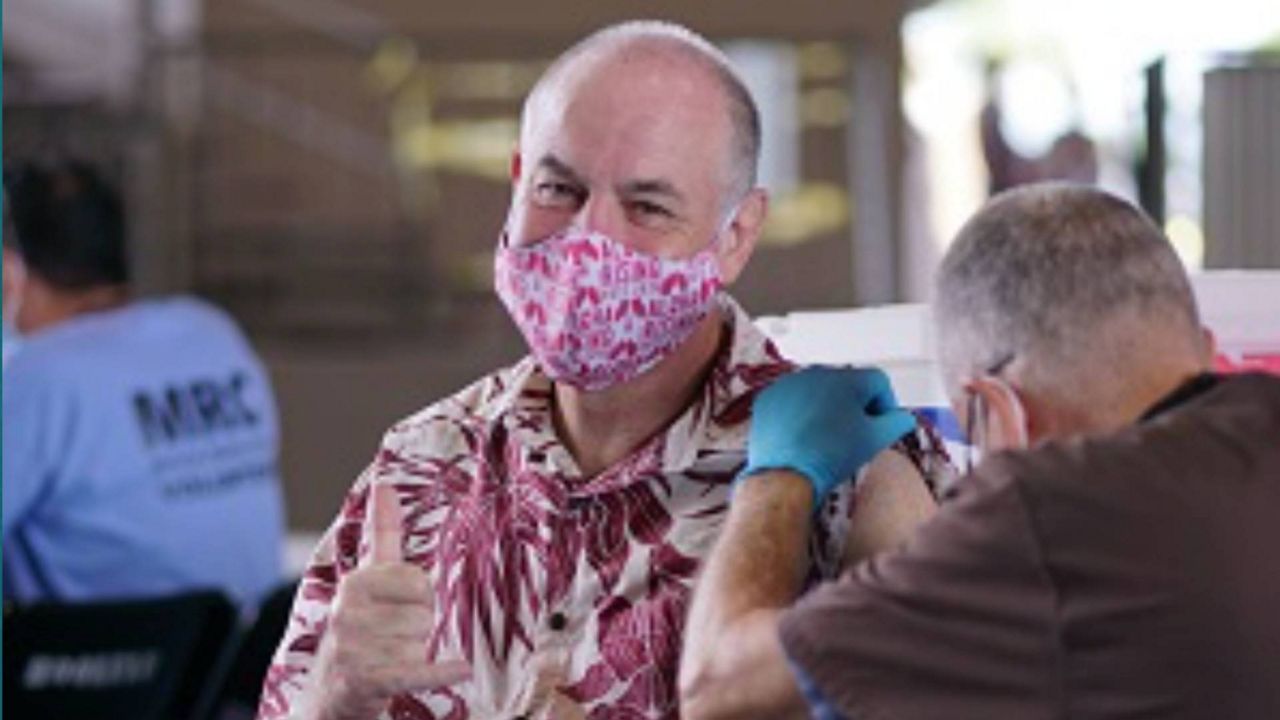 Mayor Mitch Roth getting COVID vax (Courtesy Hawaii County webiste)