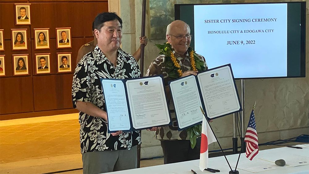 Mayor Takeshi Saito of Edogawa City and Honolulu Mayor Rick Blangiardi hold the official documents announcing sister city status. (Courtesy Mayor Rick Blangiardi's Facebook page)