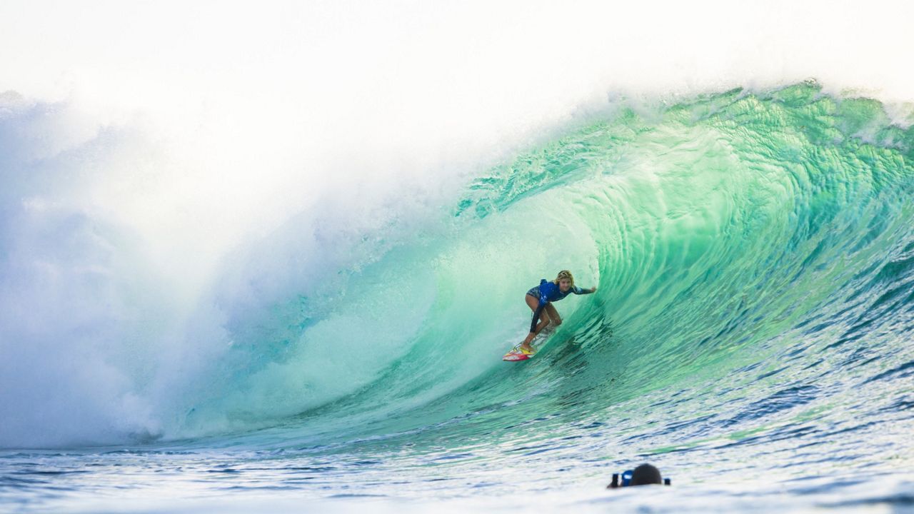 Women Surfers Can Finally Compete at Pipeline Pro