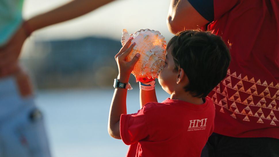 Family and friends of Hōkūle‘a and Hikianalia crew members welcomed them back home on June 16. (Jordan Fong)