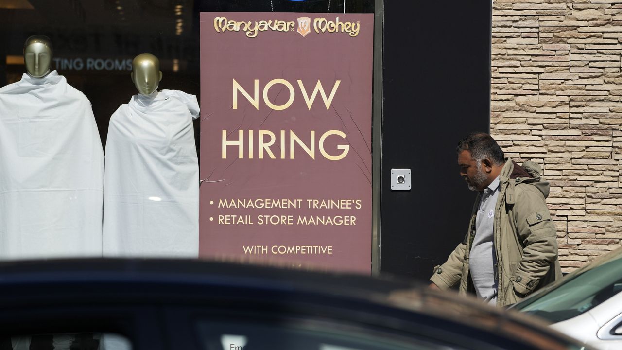 Low number of Americans continue to file for jobless benefits