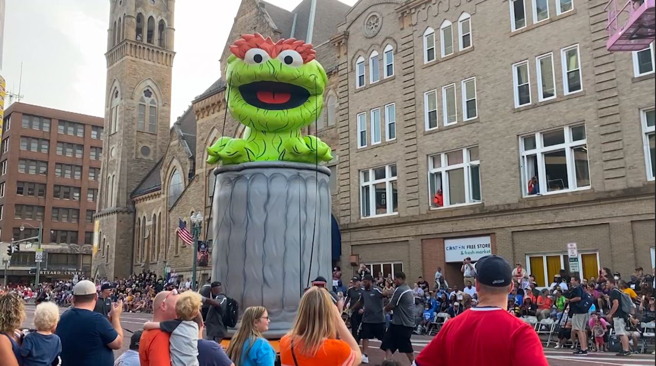 Photos: Best from Pro Football Hall of Fame Parade