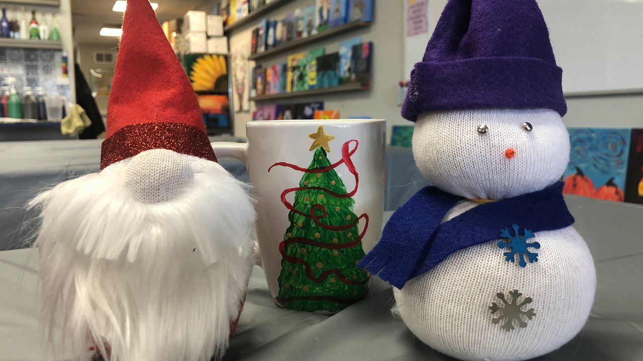 Art workshops to allow kids to make holiday crafts