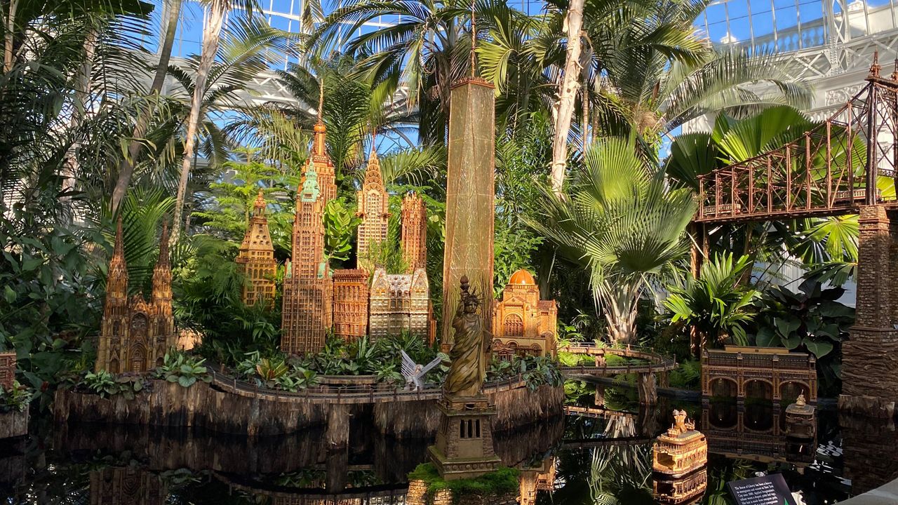 Holiday Train Show At Botanical Garden Is Back On Track