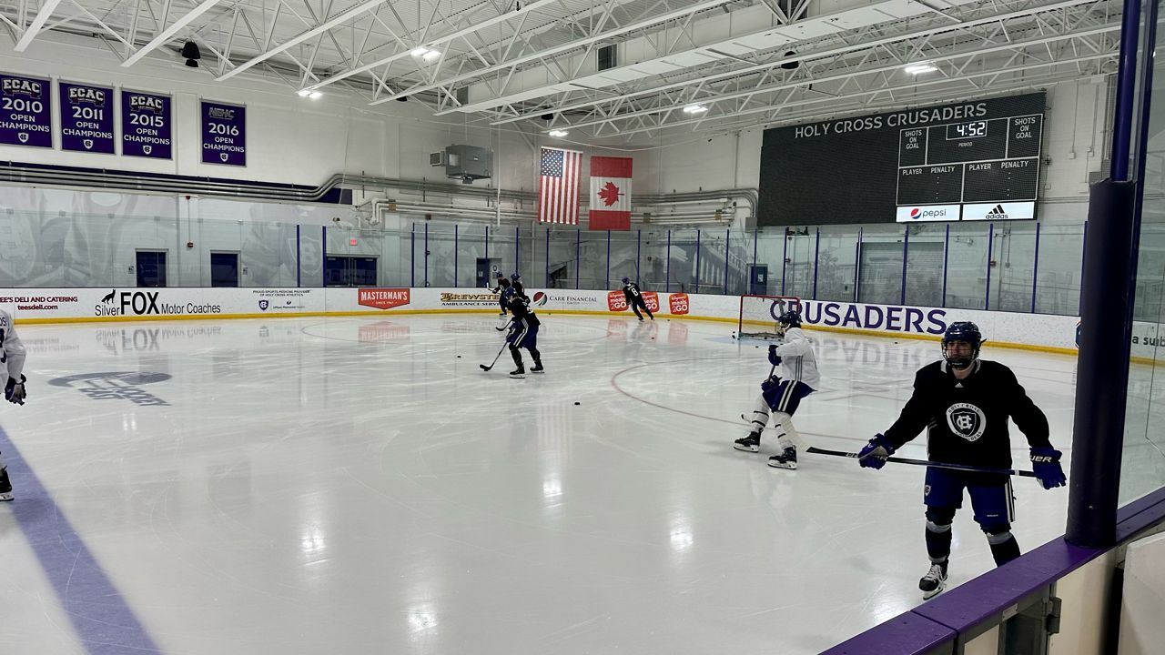 holy-cross-men-s-hockey-team-wraps-up-first-half-of-season