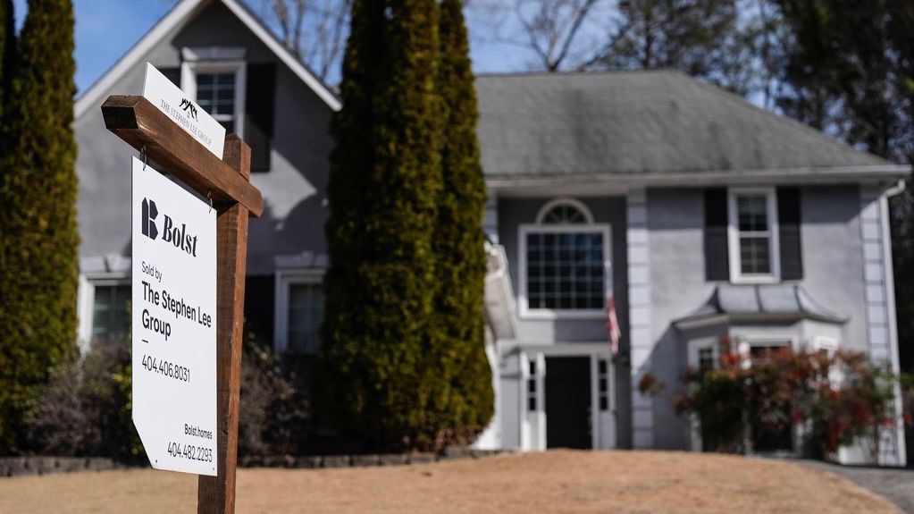 Home listings in February up 21% compared with a year earlier, Zillow says