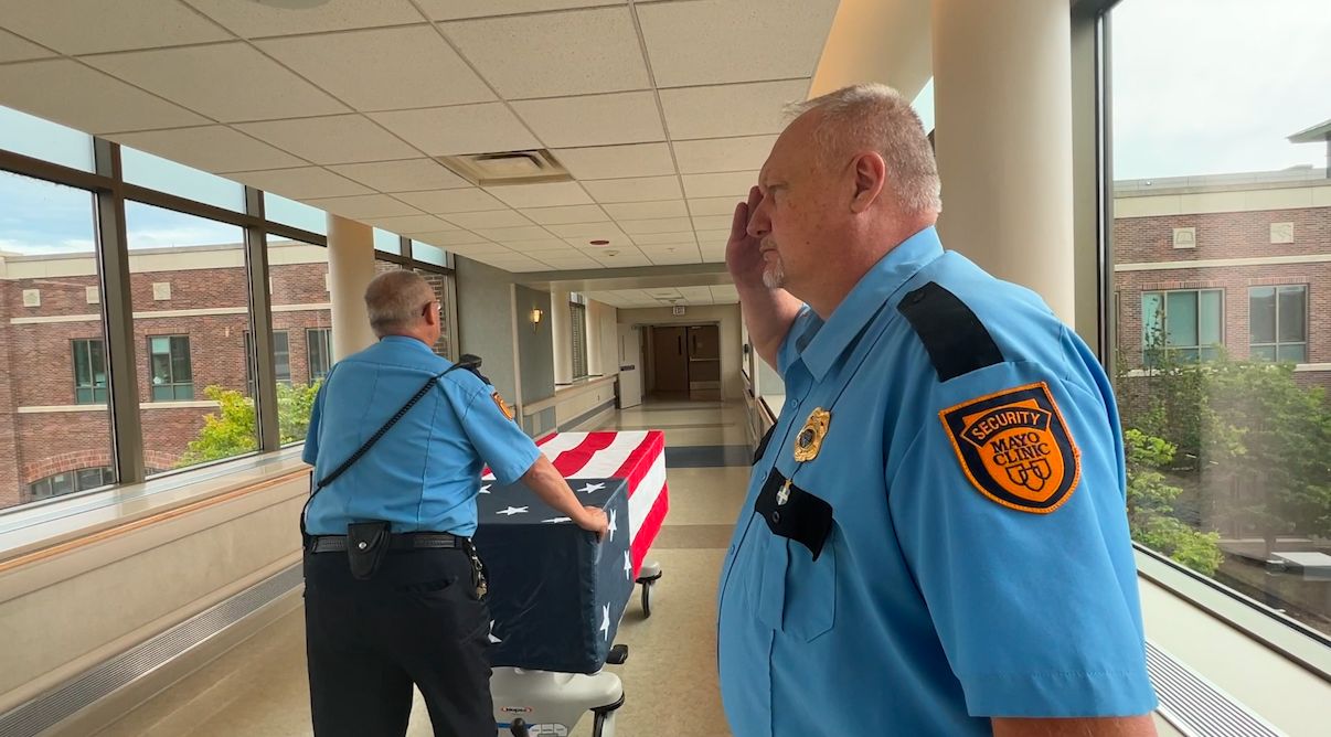 Security guard creates ‘Honor Walk’ for fallen veterans