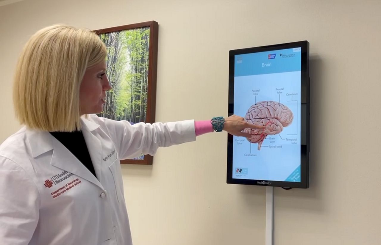 Dr. Erin Furr-Stimming identifies the part of the brain that's affected by HD. (Spectrum News 1/Stacy Rickard)