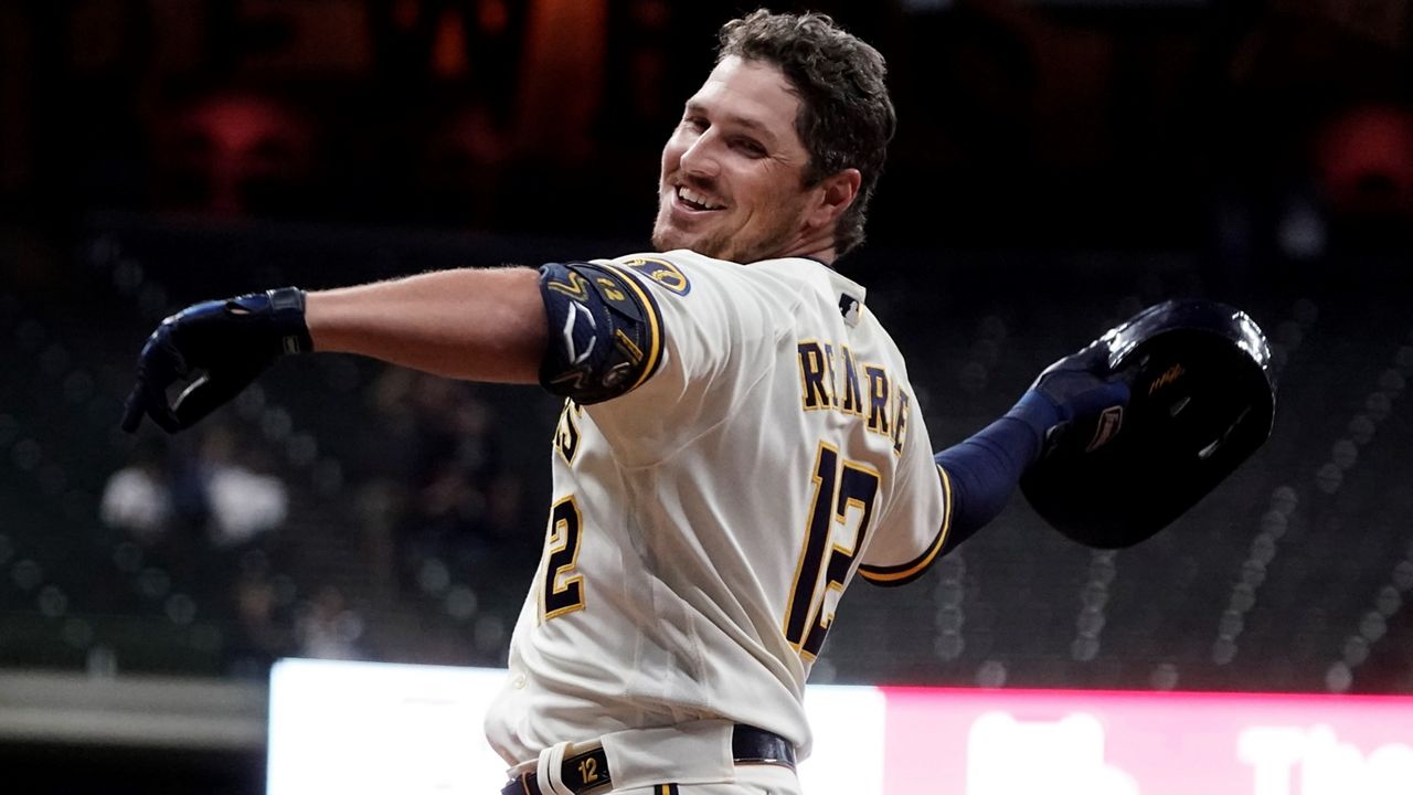 Angels get OF Renfroe from Brewers for 3 young pitchers
