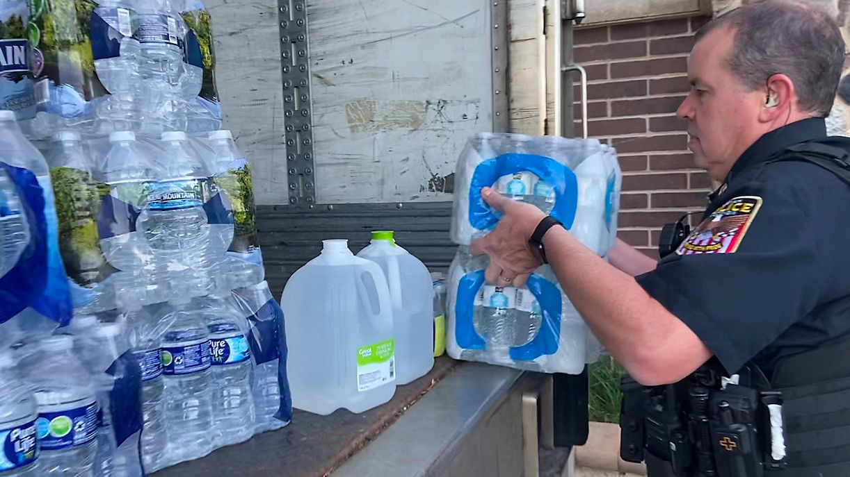 Wisconsin residents donate items to Hurricane Ian victims